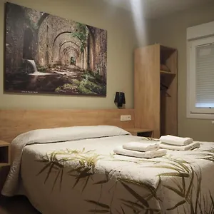 https://hostal-acella.biarritzhotels.info